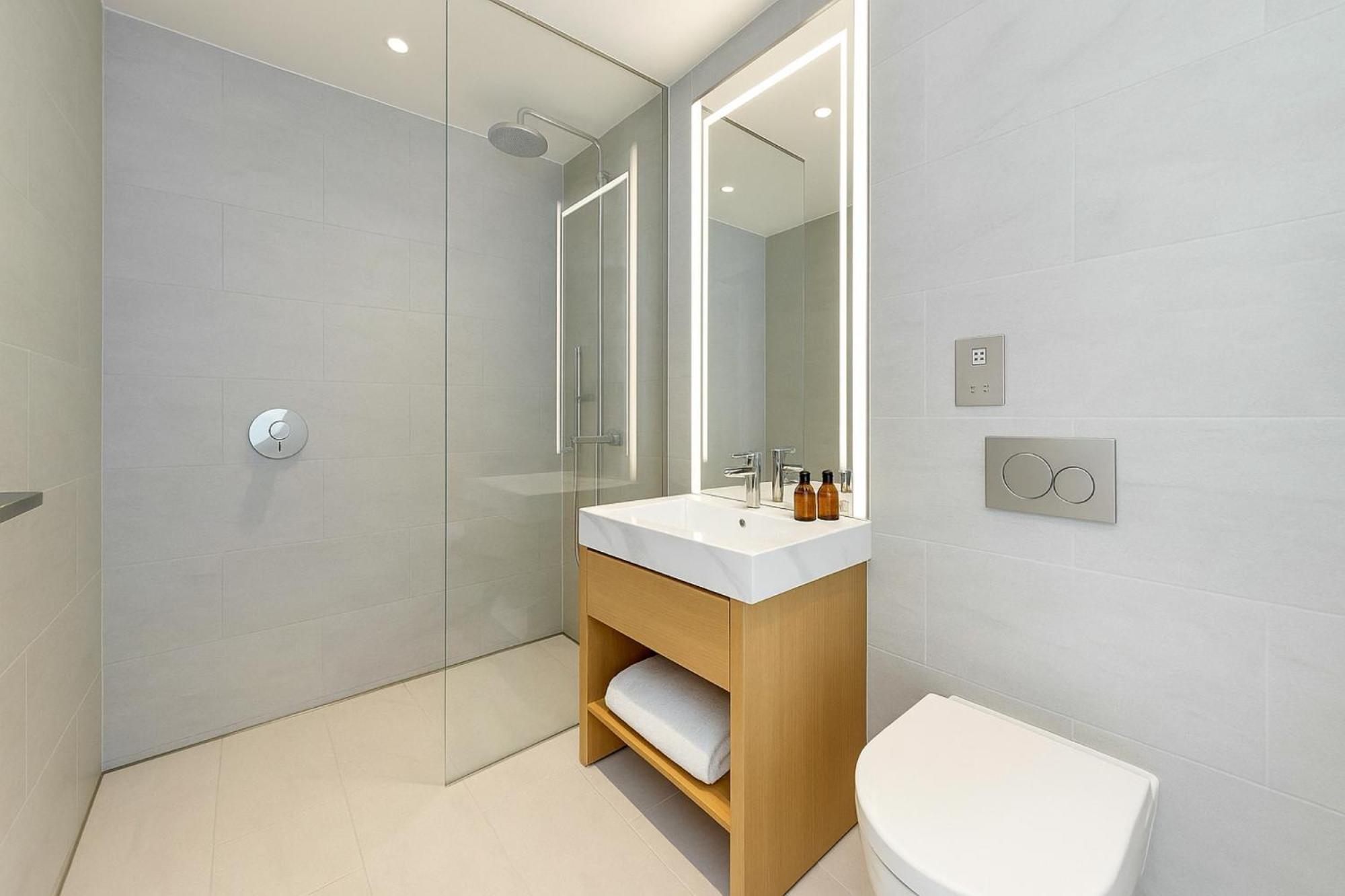 Nine Elms Battersea 2 Bed *